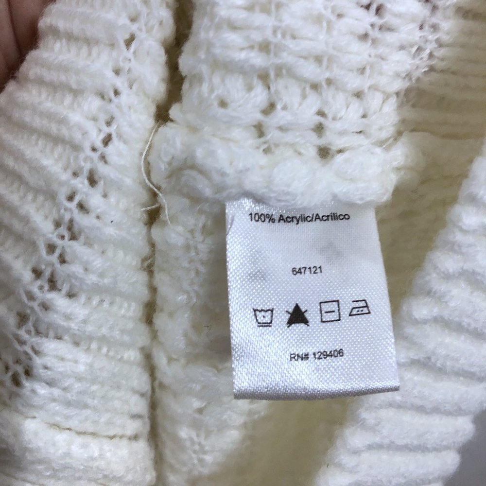 New Venus Solid White Cold Shoulder Button Long S… - image 6